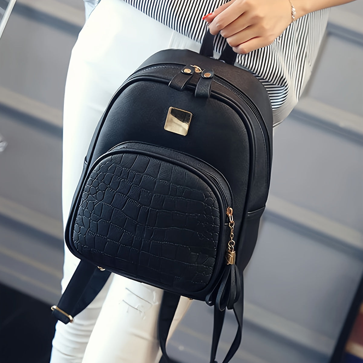 realaiot  1pc Fashion Crocodile Pattern Backpack, Small Simple Balck Bag,Women's Versatile Casual Bag, Dual-Purpose Large Capacity Travel Bag For Work & Play