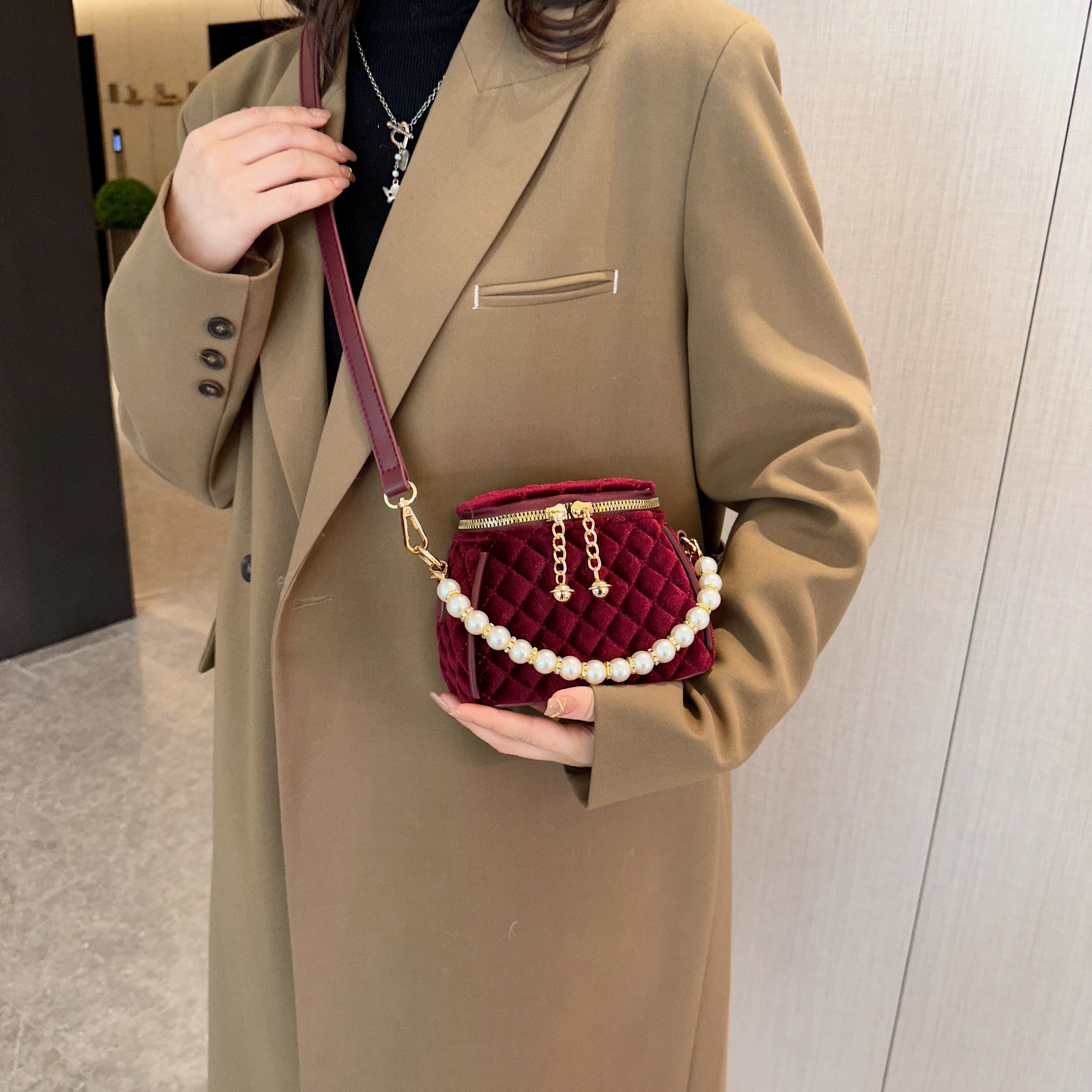 realaiot  Mini Velvet Quilted Crossbody Bag, Pearl Decor Shoulder Bag, Women's Fashion Handbag & Purse