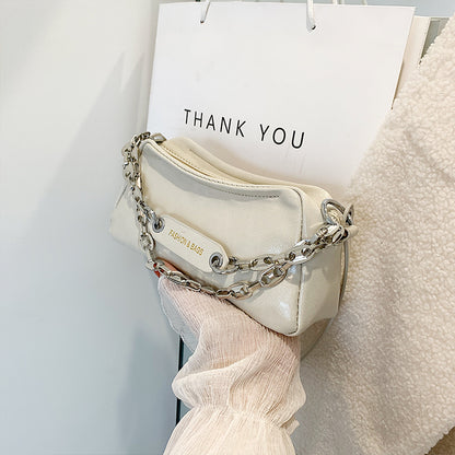 realaiot  Letter Graphic Chain Decor Baguette Bag