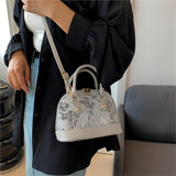realaiot  Trendy Shell Crossbody Bag, Vintage Textured Pattern Handbag, Perfect Casual Shoulder Bag For Daily Use
