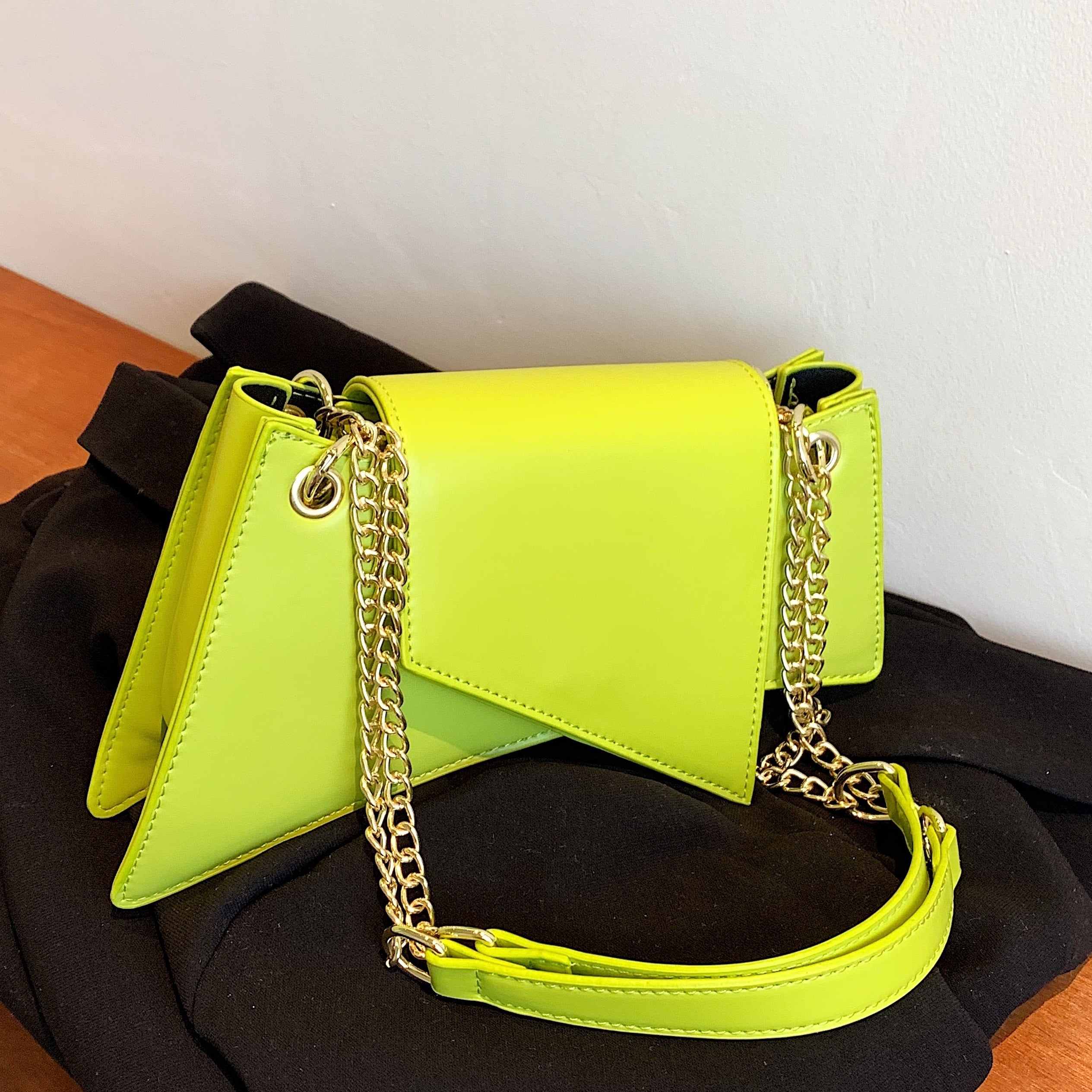 realaiot  Niche Novelty Chain Underarm Bag, PU Leather Textured Bag Purse, Fashion Versatile Baguette Bag