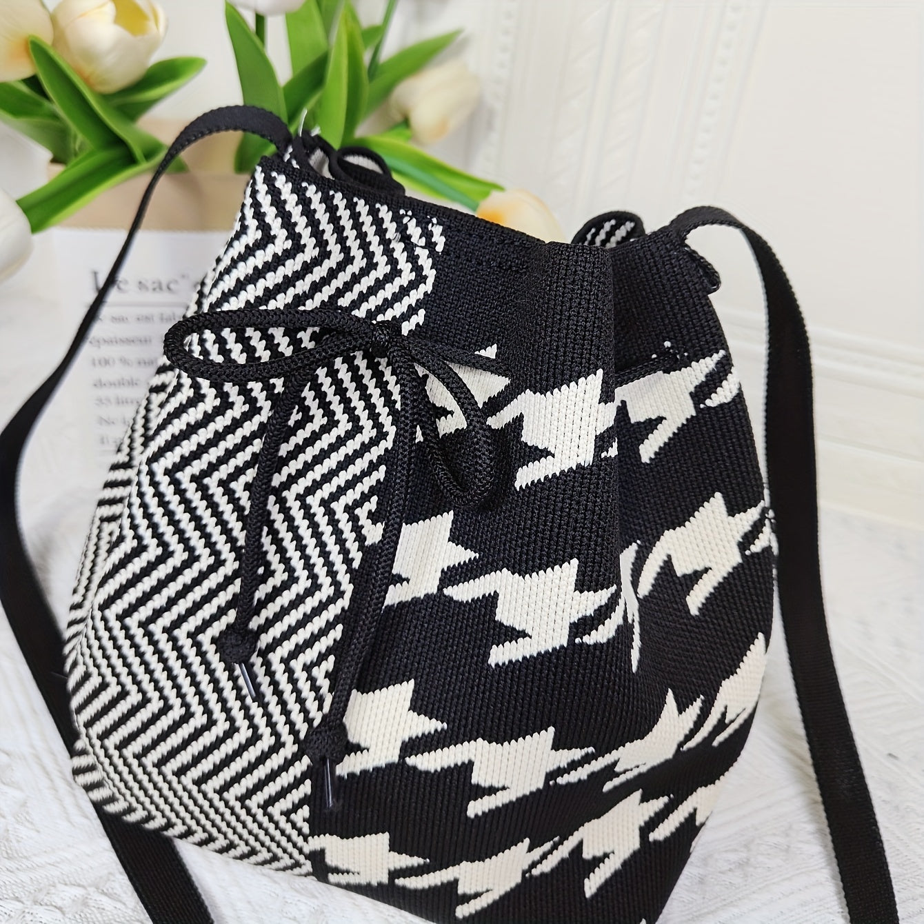 realaiot  2024 New Houndstooth & Geometric Pattern Stitching Bucket Bag. Mini Knitted Shoulder Bag For Women