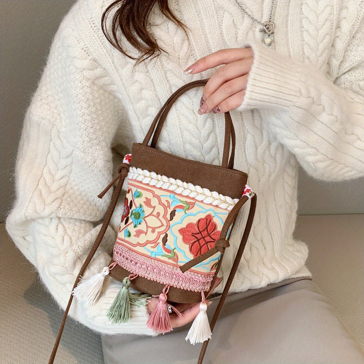 realaiot  Women's Exquisite Floral Pattern Shoulder Bag, Lightweight Versatile Outdoor Bucket Bag