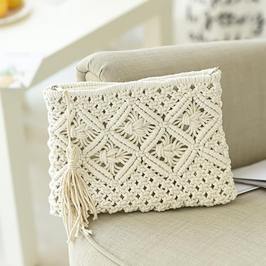 Realaiot Women's Bohemian Style Straw Woven Day Clutches Bags Fashionable Simple Tassel Causal Handbag Vintage Beach Bag For Women Girl