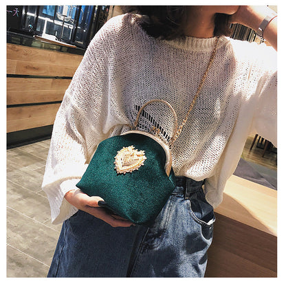 Realaiot Female Velvet Pearl Handbag Vintage Velour Heart Design Evening Bag Wedding Christmas Party Bride Clutch Velour Badge Bag Purse