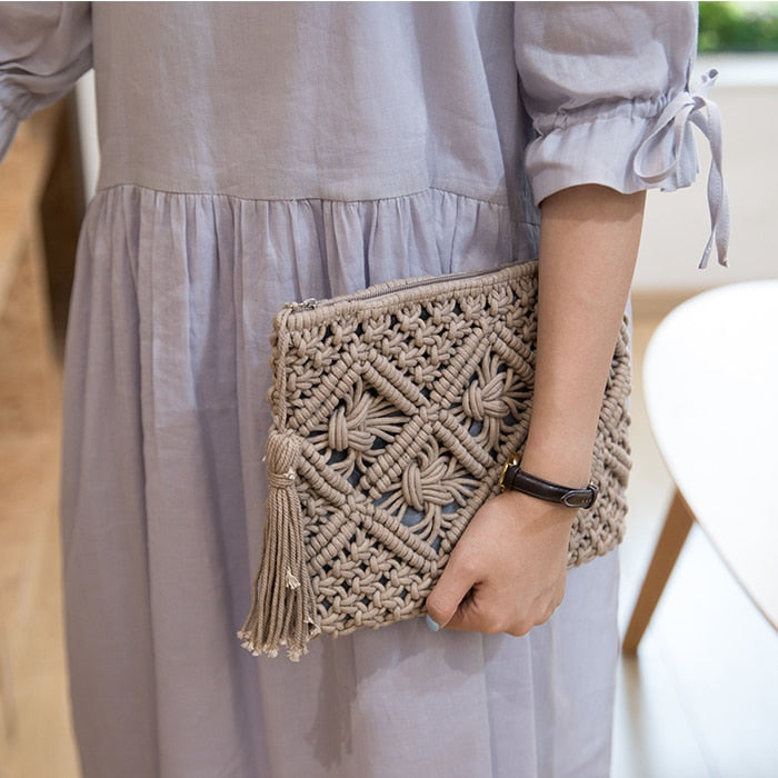 Realaiot Women's Bohemian Style Straw Woven Day Clutches Bags Fashionable Simple Tassel Causal Handbag Vintage Beach Bag For Women Girl