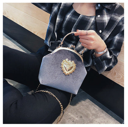 Realaiot Female Velvet Pearl Handbag Vintage Velour Heart Design Evening Bag Wedding Christmas Party Bride Clutch Velour Badge Bag Purse