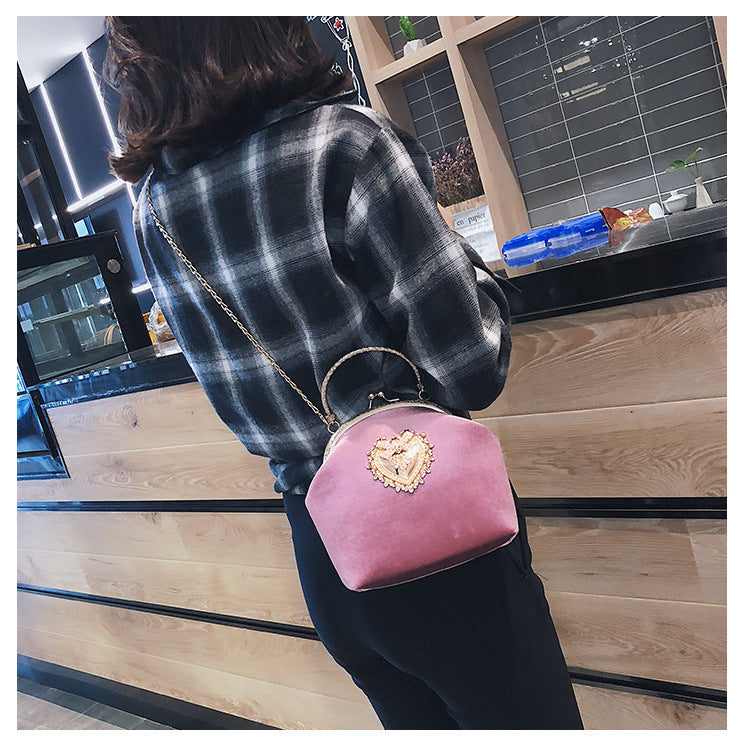 Realaiot Female Velvet Pearl Handbag Vintage Velour Heart Design Evening Bag Wedding Christmas Party Bride Clutch Velour Badge Bag Purse