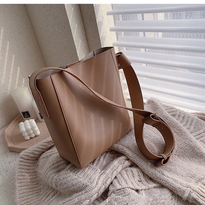 Realaiot casual wide strap bucket bag designer women shoulder bags luxury pu crossbody bag large capacity messenger bag simply purse