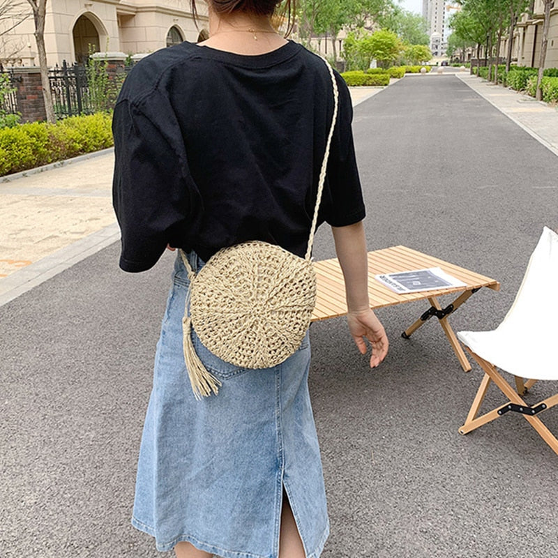 Realaiot Summer Fashion Small Straw Weaving Shoulder Bags For Women Casual Tassel Beach Crossbody Bag Purse hollow Out Messenger Handbags