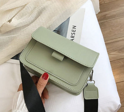 Realaiot Ladies Messenger Bag New Solid Color  New Trendy Wide Shoulder Strap Small Square Bag Retro Casual Simple Crossbody Bag